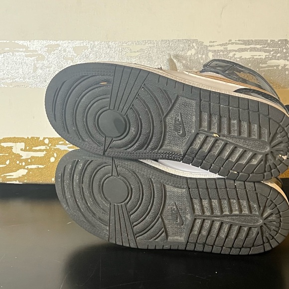 Jordan  1 “Patent” - Picture 6 of 7